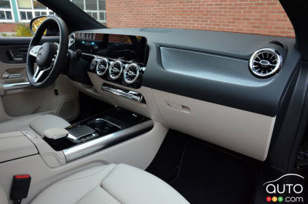 Mercedes-Benz GLA 250 4MATIC 2021, intérieur